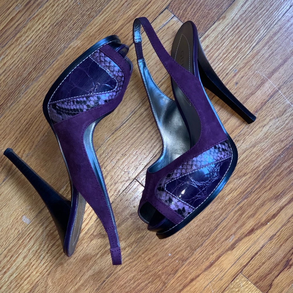 Guess pumps